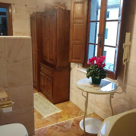 Iolanda Vorno Lucca Bed and breakfast 3*